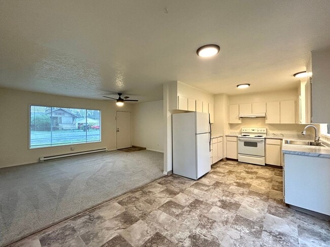 Building Photo - Freshly Updated 3-Bedroom Home with Spacious Backyard and Garage