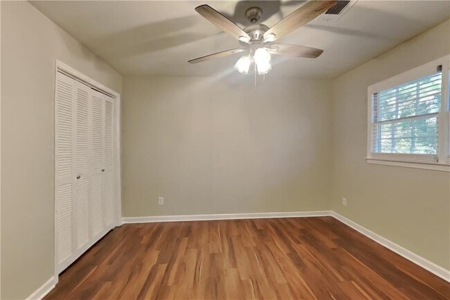 Building Photo - 506 Daisy Nash Dr SW