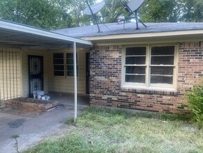 Building Photo - 2528 Attaway Ave