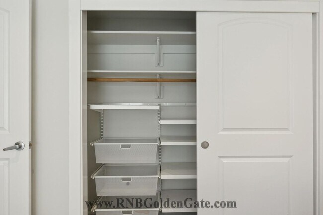 Building Photo - Gorgeous 3 bedroom, 2 and a half bathroom condo in Bernal Park for rent!