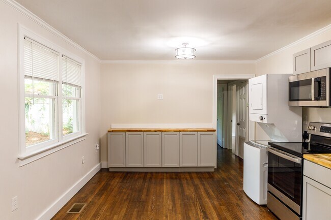 Building Photo - 1558 Orange Grove Rd