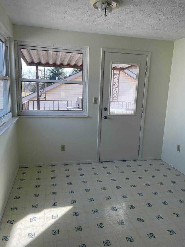 Building Photo - Large, Quiet Home In Englewood (Union) - N...