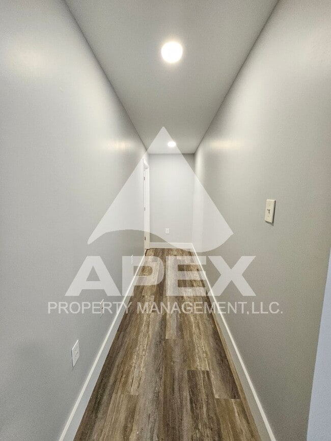 Building Photo - 3411/3413 Harvey Drive