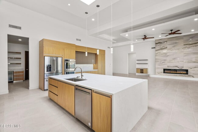 Building Photo - 11337 Ardelle Ave