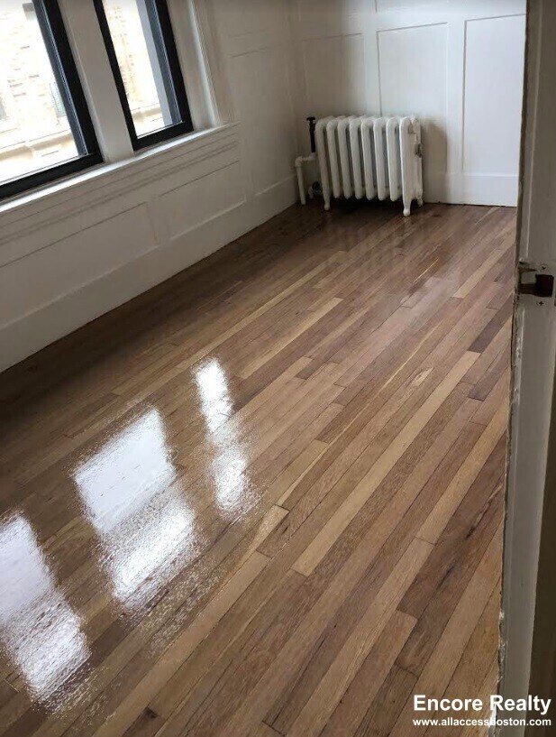 Building Photo - 448 Park Dr