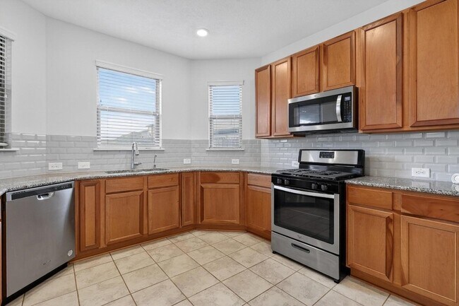 Building Photo - 3322 Nila Crk Dr