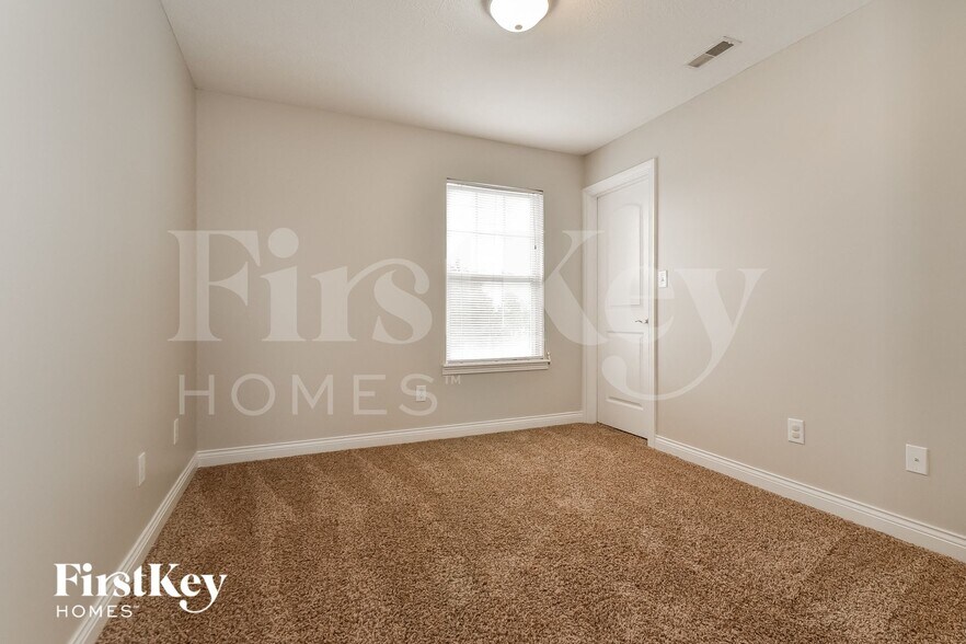 Building Photo - 1983 Collingwood Dr