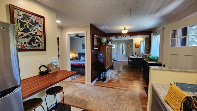 Building Photo - Cozy Craftsman style home!