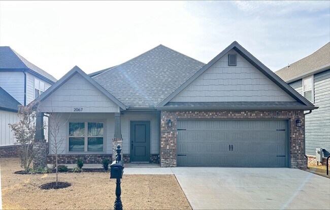 Building Photo - 2067 N Penelope Ln