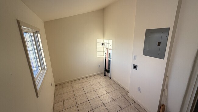 Building Photo - 1447 S Broadway