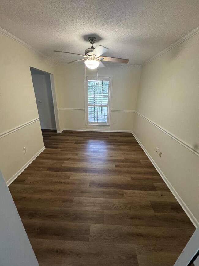 Building Photo - 123 Raintree Blvd