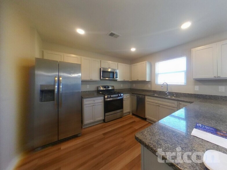 Building Photo - 35 Chalet Ct