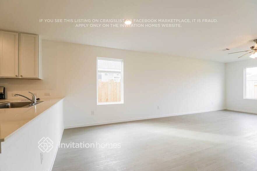 Building Photo - 16488 Blossom Grv Dr