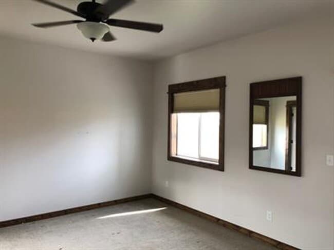 Building Photo - 4 bedroom 3 bath home in Ryen Glenn
