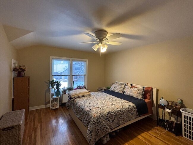 Building Photo - 1521-1525 Oxford St North