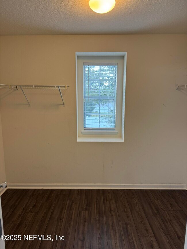 Building Photo - 348 Auburn Oaks Rd E