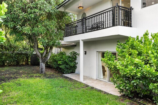 Building Photo - 1651 SW 13th Ave