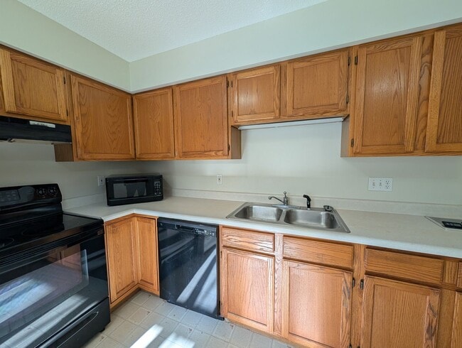 Building Photo - Private Black Mountain Rental!