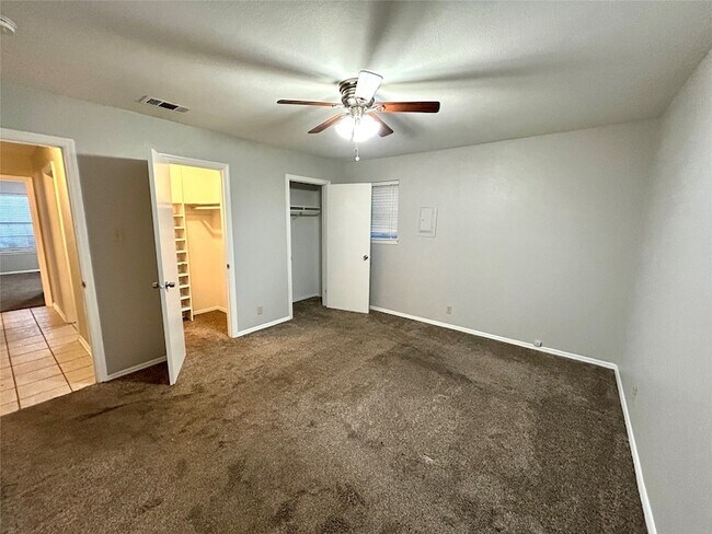 Building Photo - 1408 Kiowa Dr