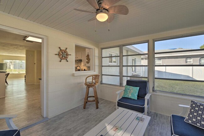 Building Photo - 1017 Pineland Ave