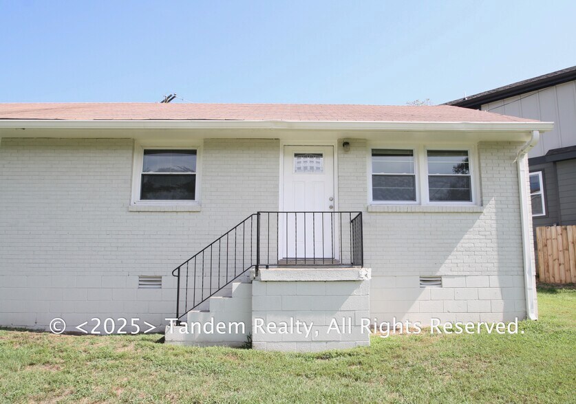 Building Photo - 912 Morrow Rd