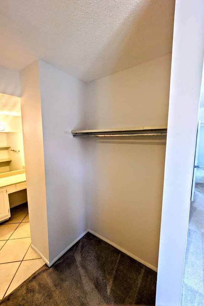 Building Photo - Annual UNfurnished 3-bedroom, 2/ 1/2 bathr...