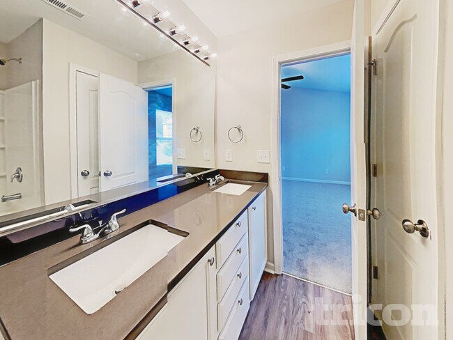 Building Photo - 1912 Carpenter Cabin Dr