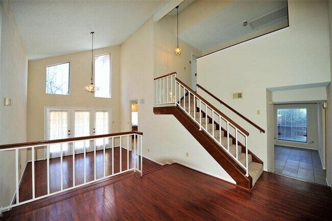 Building Photo - 2206 Greencove Ln