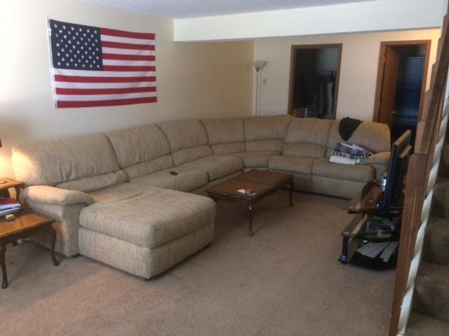 Large Livingroom Down - 4805 Sunnybrook Rd