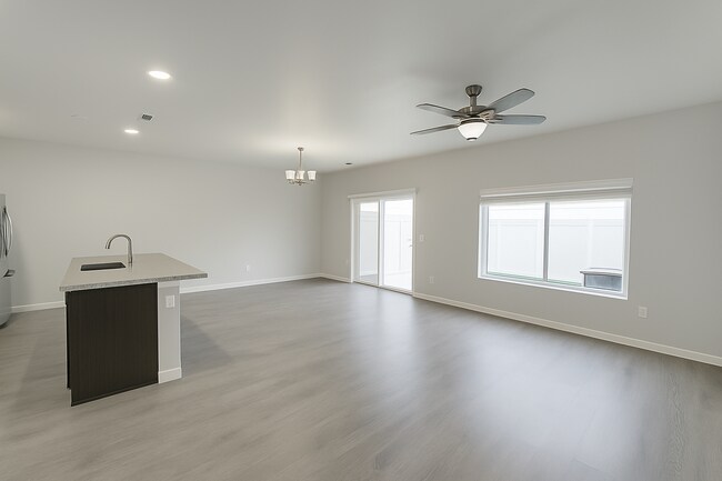 Building Photo - Modern Comfort Meets Convenience