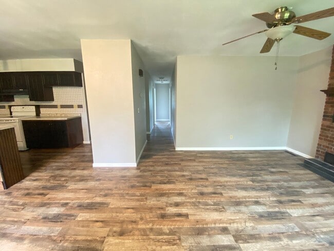 Building Photo - LEASING