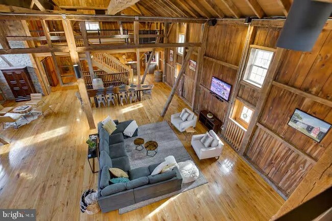 Building Photo - 284 Hickory Dr