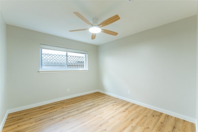 Building Photo - 6119 S Braeswood Blvd