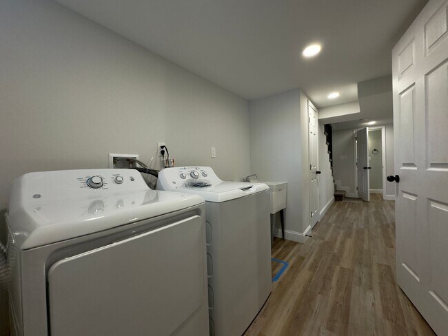 Building Photo - Spacious 3Bed/2Bath Townhome with Modern Amenities and Outdoor Space in Woodlawn MD