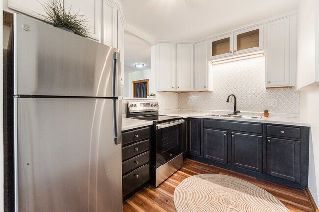 Building Photo - 318 W State St