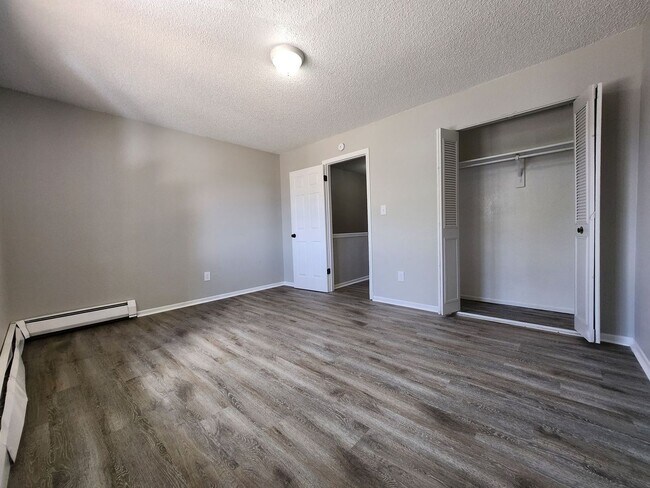 Building Photo - 49 Chestnut Dr