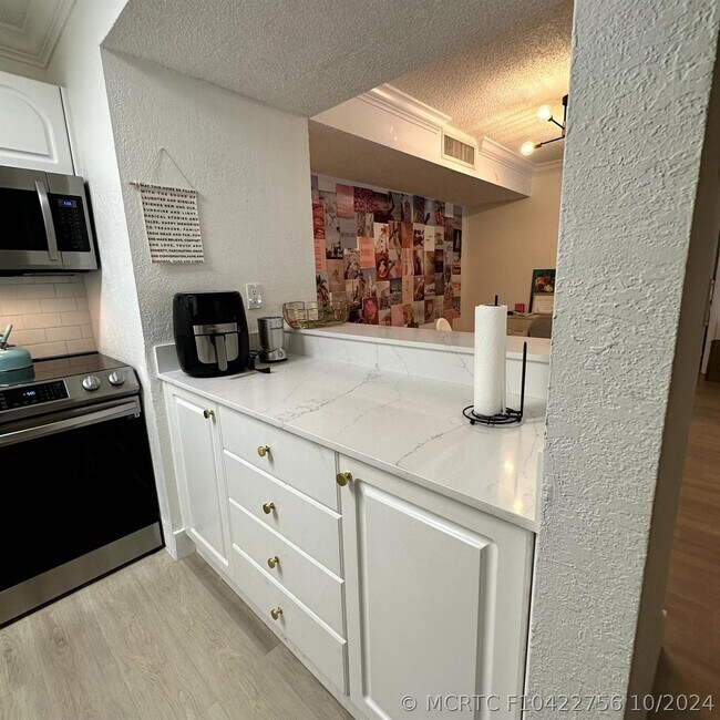 Building Photo - 10795 SW 108th Ave