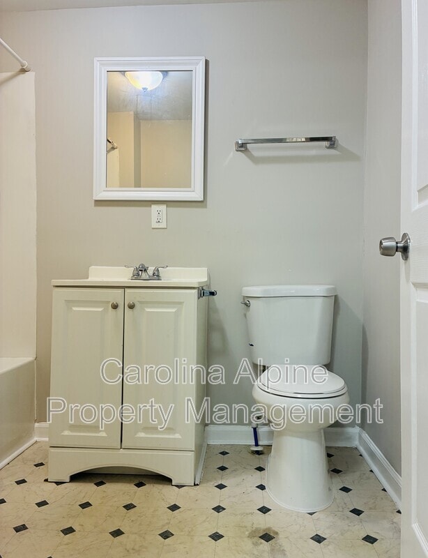 Building Photo - 111 W Robinson St