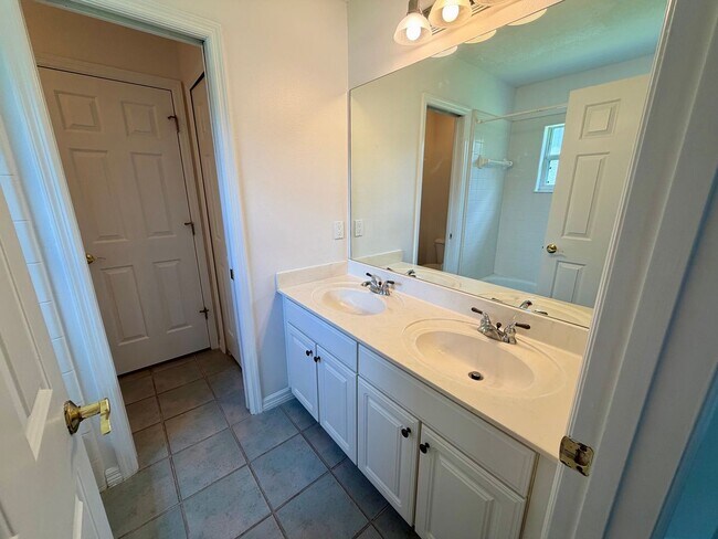 Building Photo - 4554 Shanewood Ct
