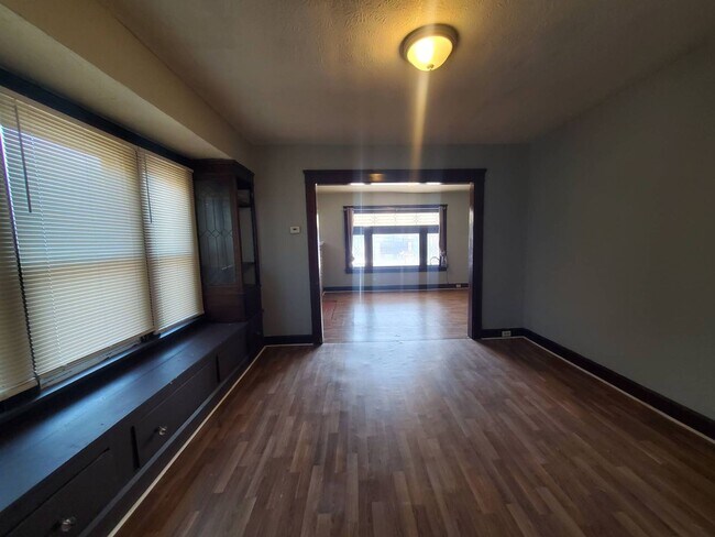 Building Photo - 2217 W 105th St