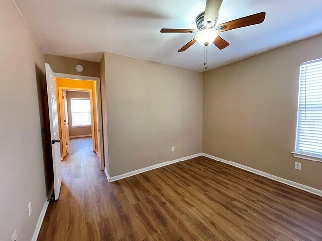 Building Photo - 145 Amber Ash Dr