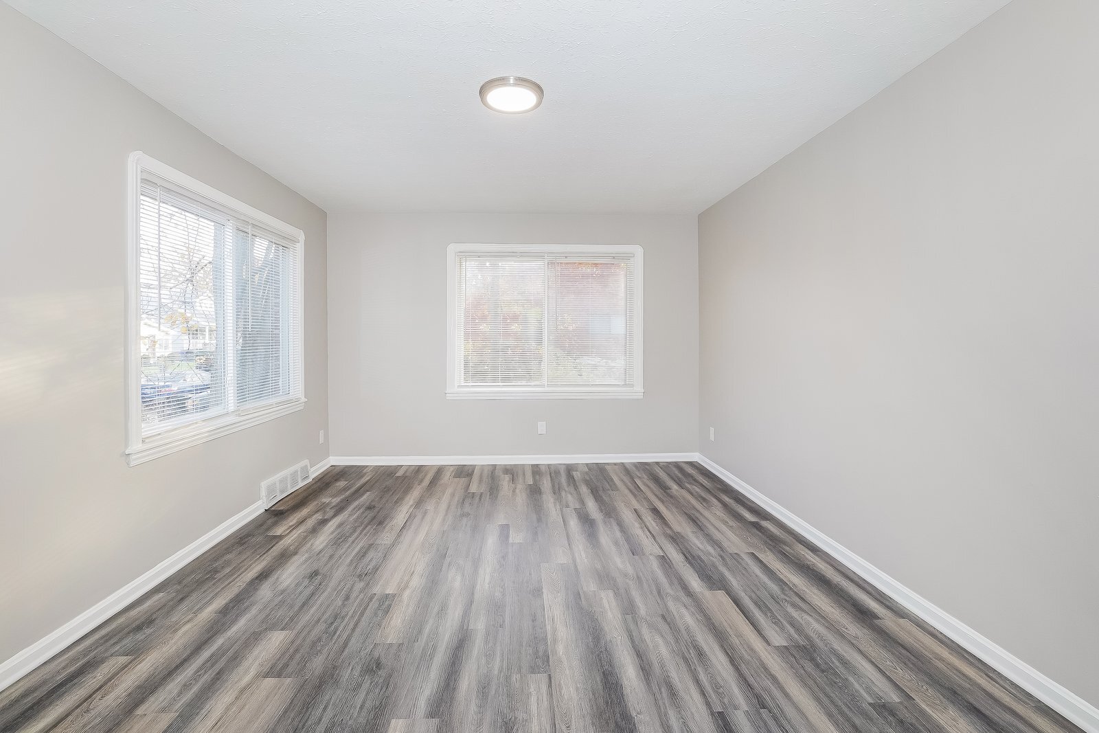 Building Photo - 12901 Kadel Ave