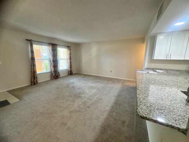 Building Photo - 3607 Edgewater Dr