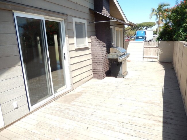 Building Photo - Centrally Located 2 Bed, 2 Bath House in N...