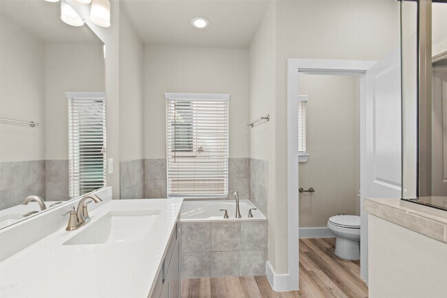 Building Photo - 9012 Lonestar Creekbend Ln