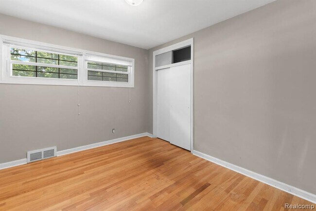 Building Photo - 16940 W 13 Mile Rd