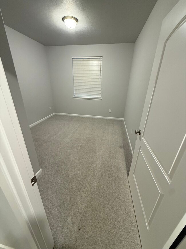 Building Photo - 303 Emerald Ave