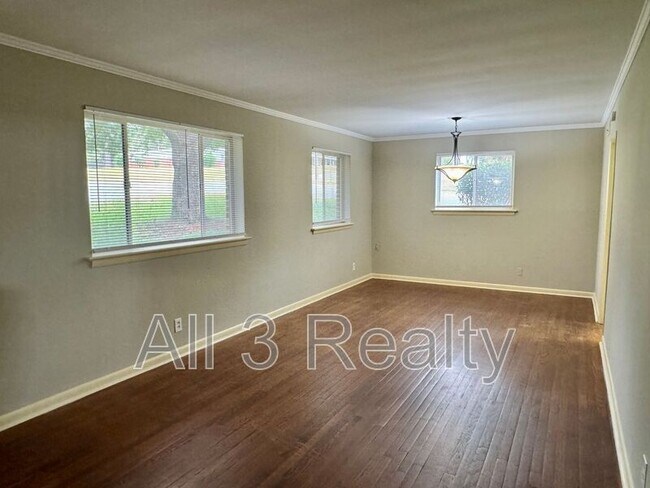 Building Photo - 320 Green Ridge Rd