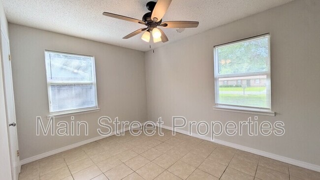 Building Photo - 1022 Woodbury Pl