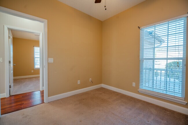 Building Photo - 59 Forest St NE